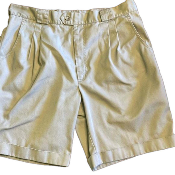 Tilley  khaki cargo shorts with zip/button/velcro close and big pockets - Picture 1 of 8